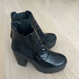 Topshop ankle platform black patent croc boots. Size 6. Barely worn.